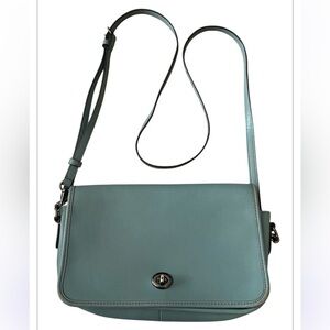 Coach 57325 Turnlock Crossbody in Glovetanned Leather - Cloud Blue